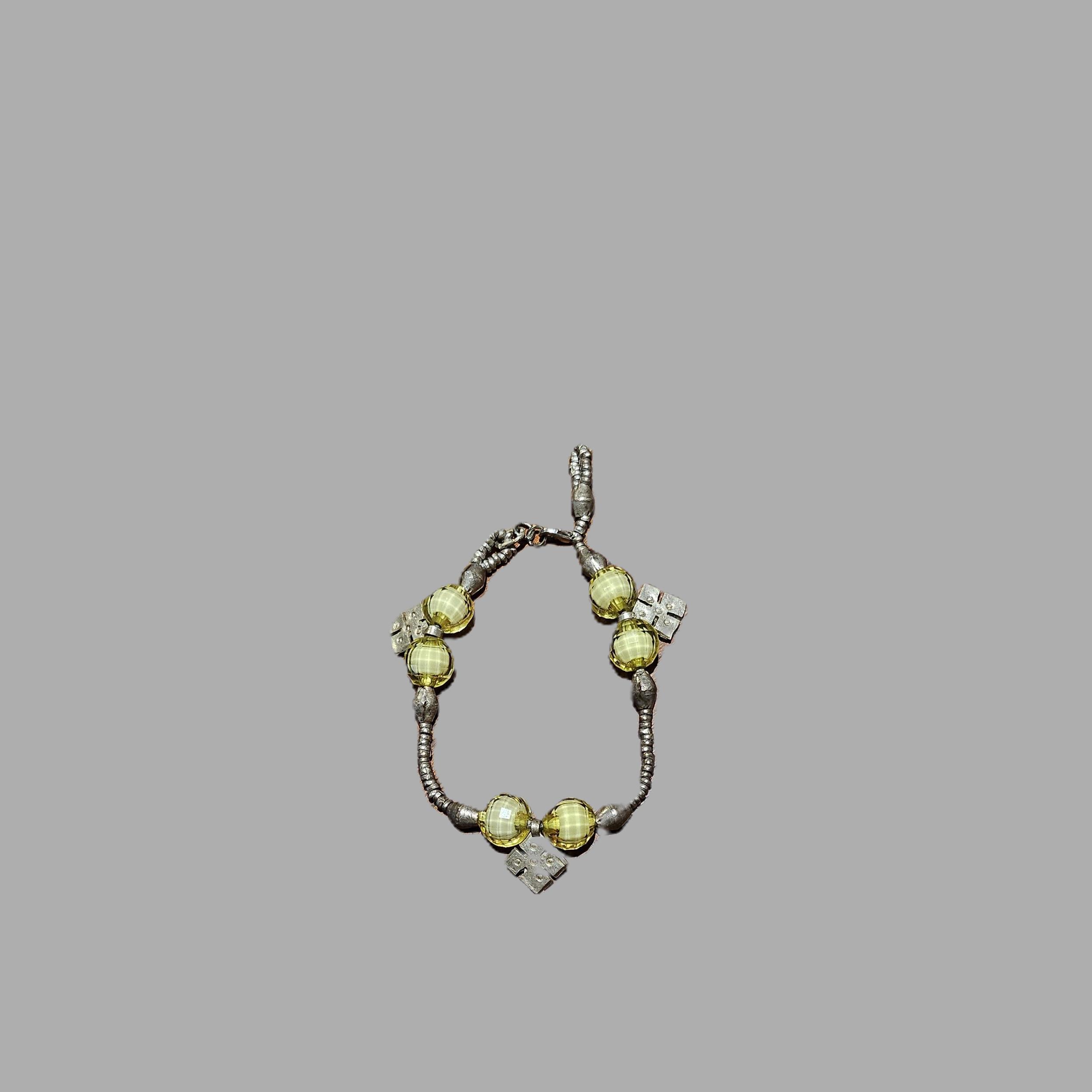 BRACELET CROIX ET PERLES ARGENTEES - jaune